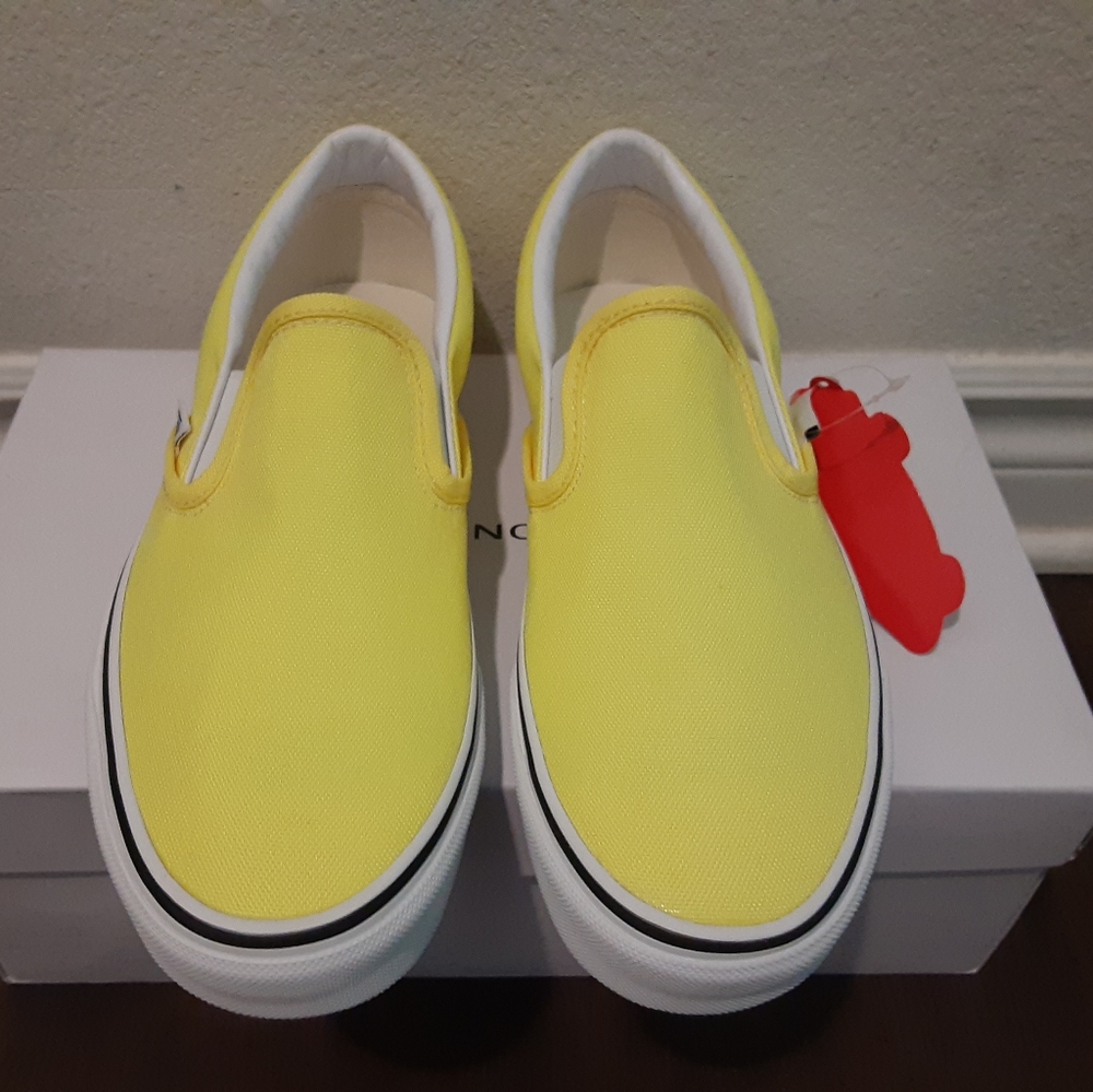 Vans - Picture 2 of 4